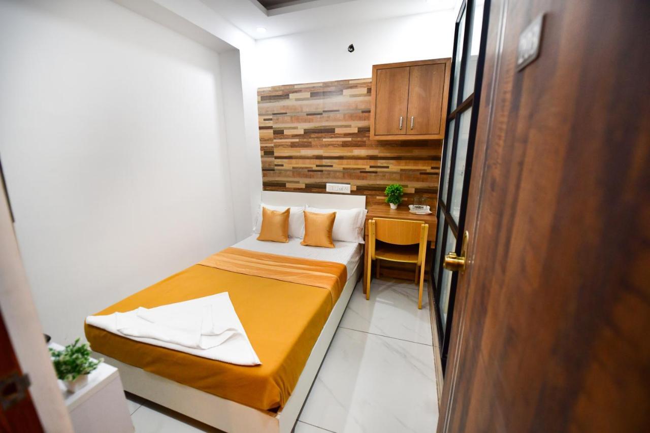 Hotel Surya Lodge Májszúr Kültér fotó