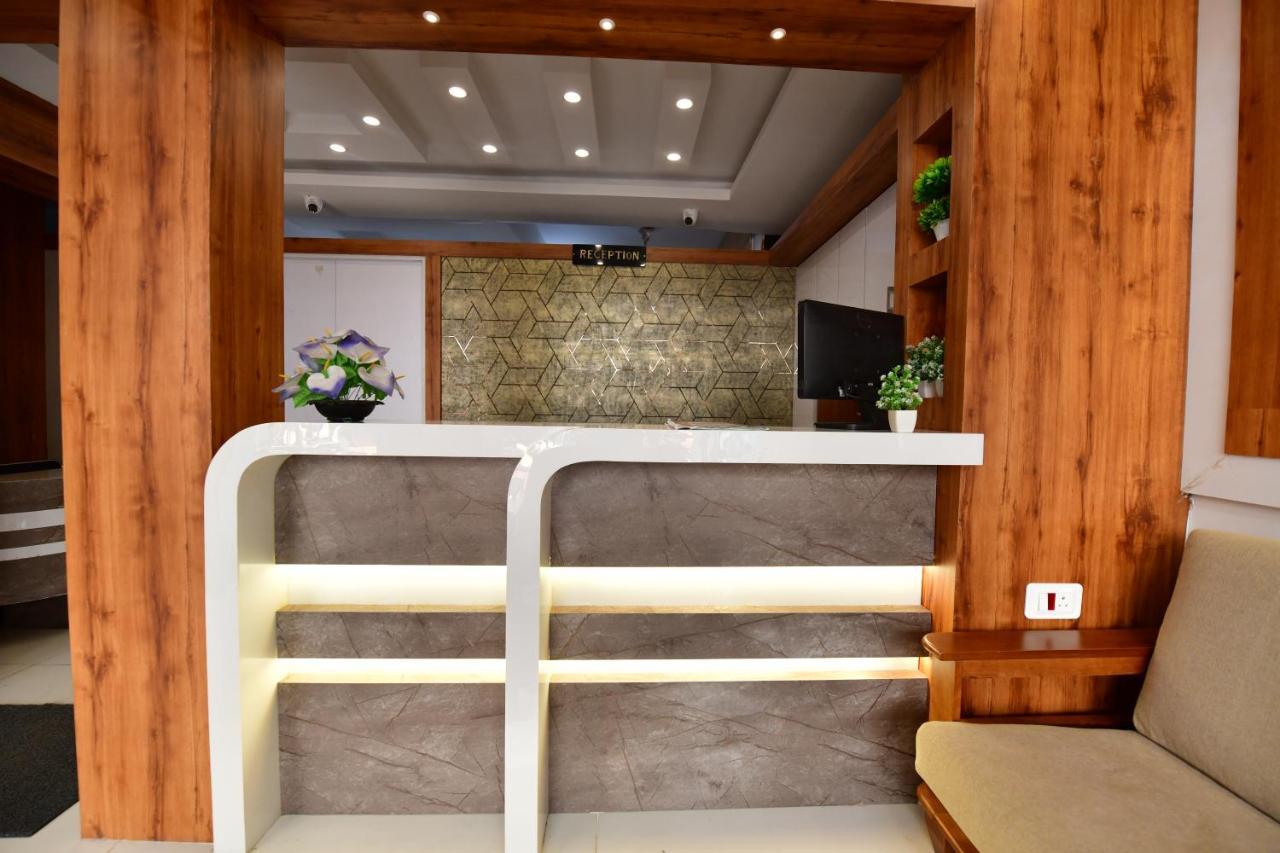 Hotel Surya Lodge Májszúr Kültér fotó