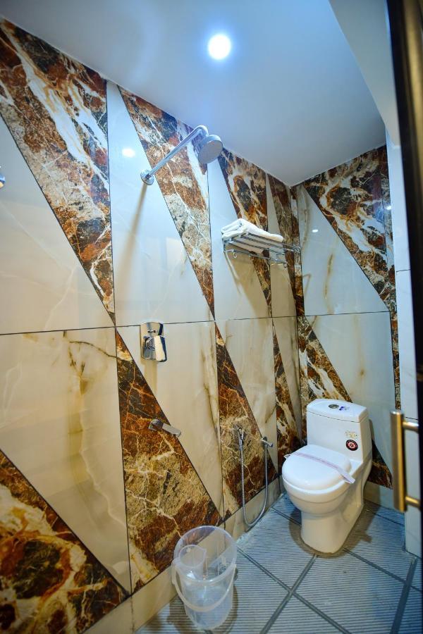 Hotel Surya Lodge Májszúr Kültér fotó