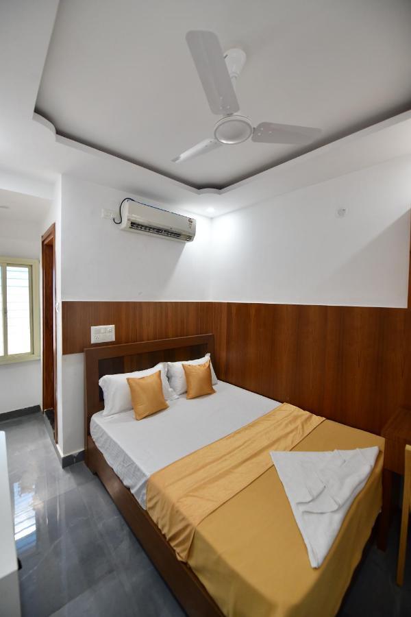 Hotel Surya Lodge Májszúr Kültér fotó