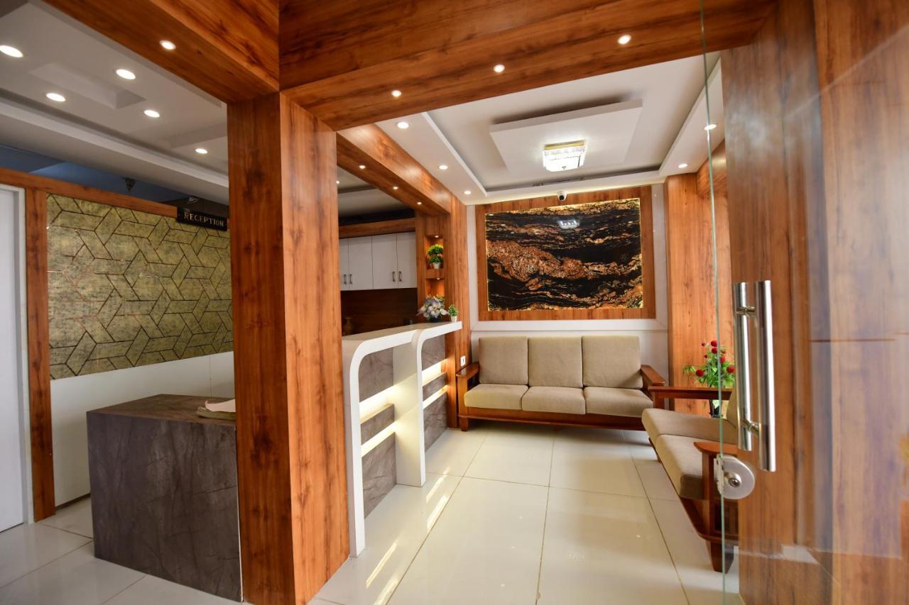 Hotel Surya Lodge Májszúr Kültér fotó