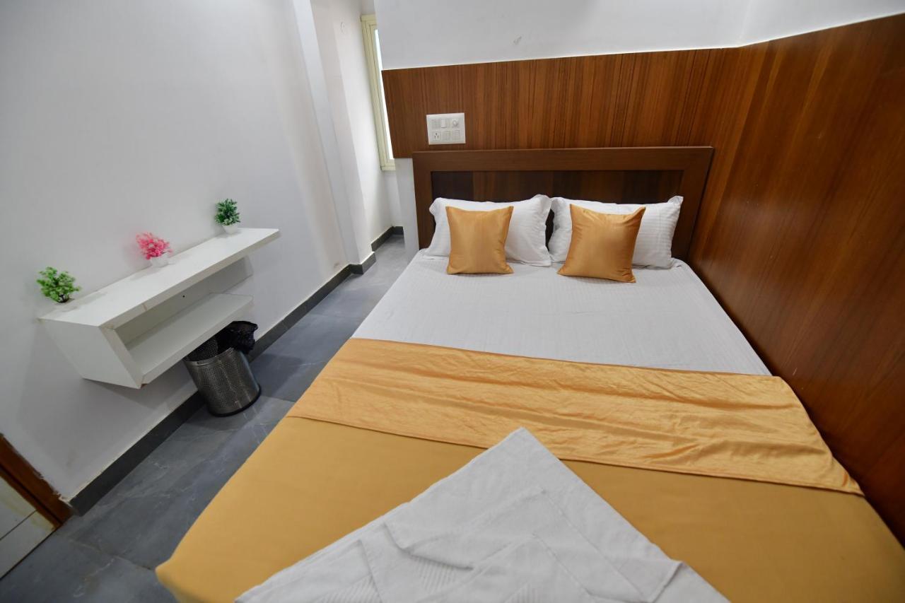 Hotel Surya Lodge Májszúr Kültér fotó