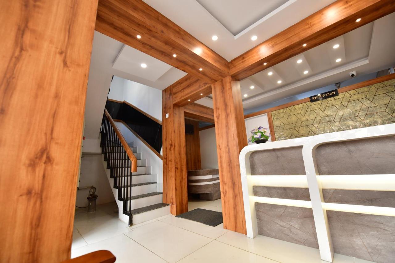 Hotel Surya Lodge Májszúr Kültér fotó