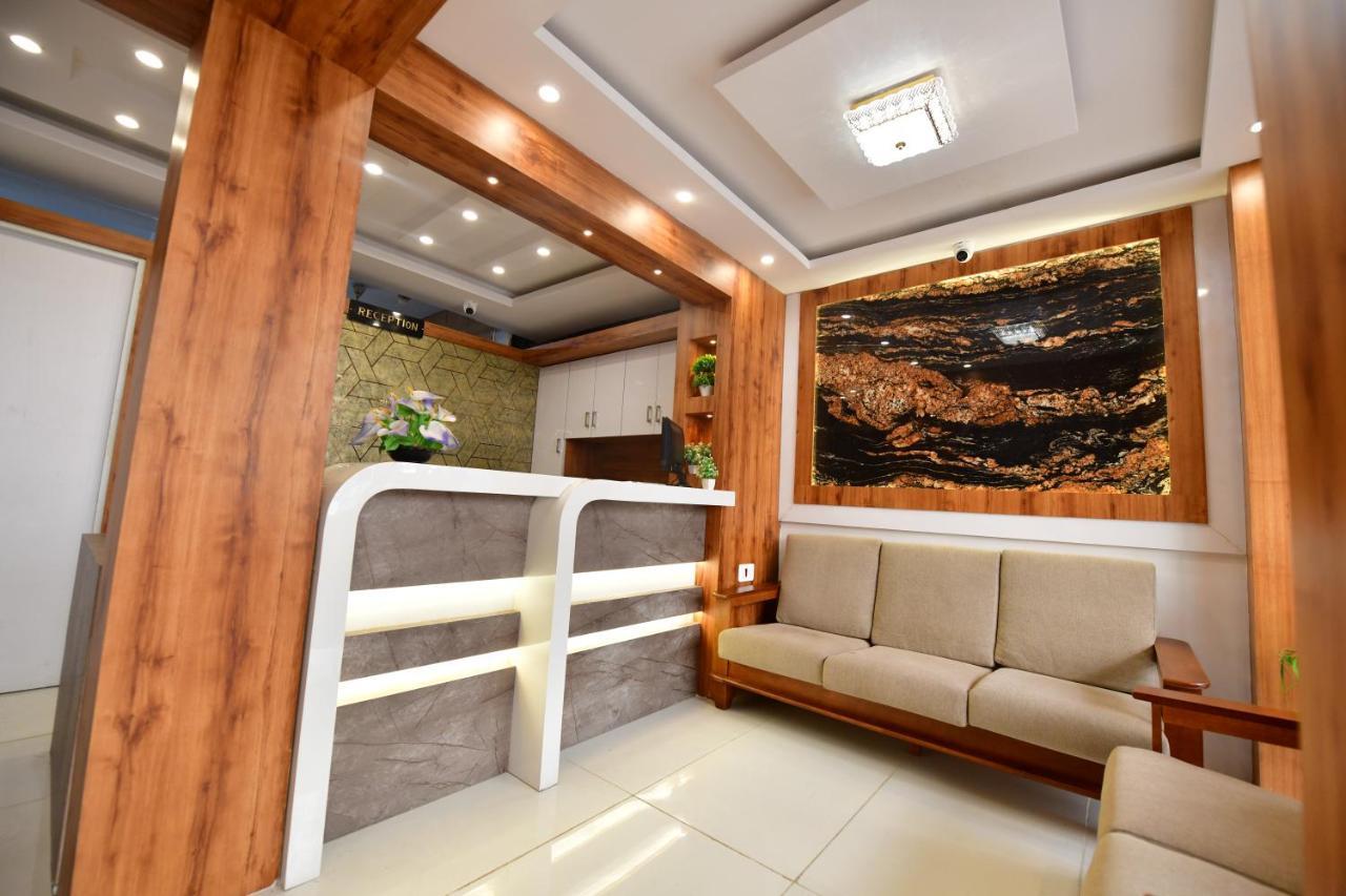 Hotel Surya Lodge Májszúr Kültér fotó