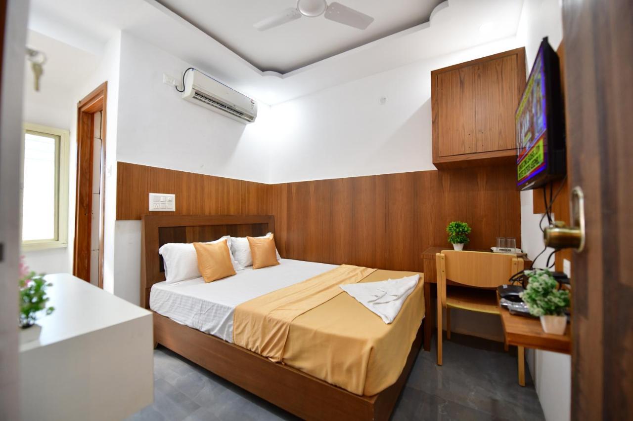 Hotel Surya Lodge Májszúr Kültér fotó