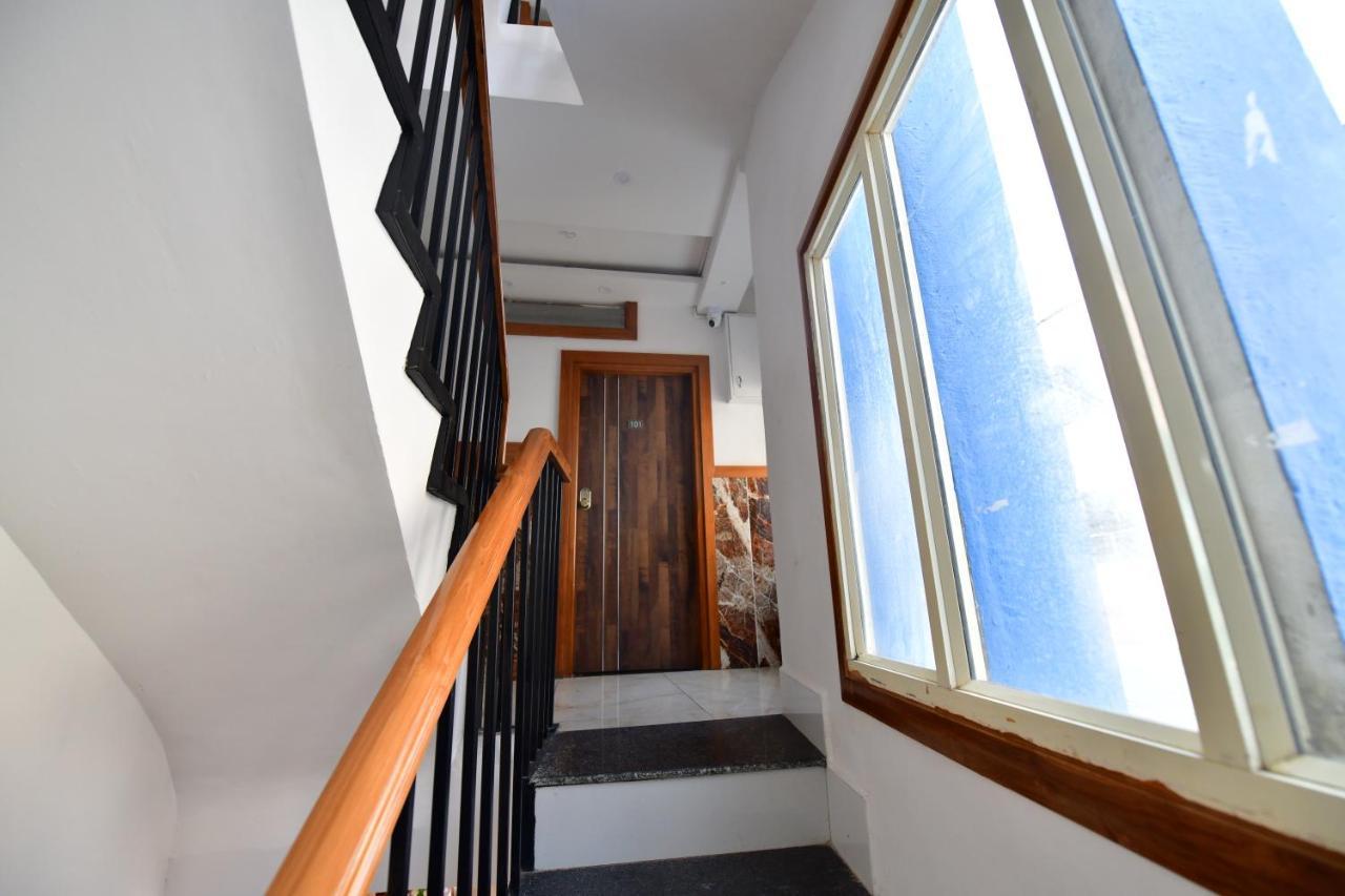 Hotel Surya Lodge Májszúr Kültér fotó